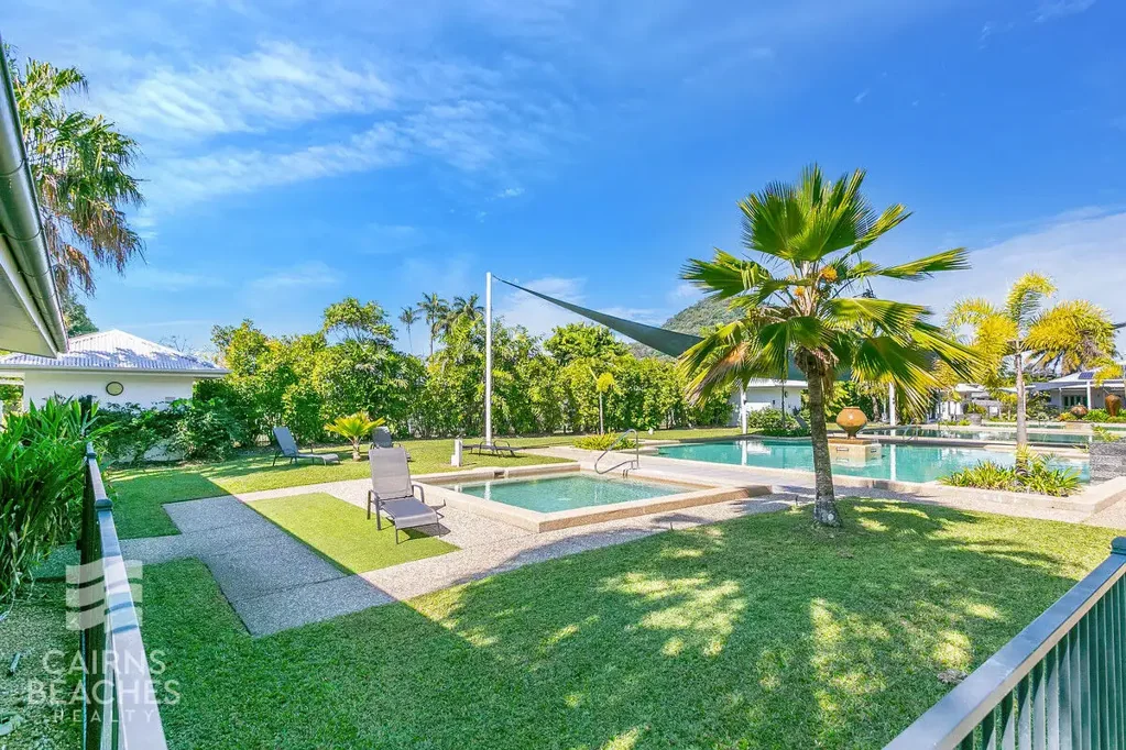 Trinity Cove Living – Spacious 3 Bedroom Apartment in the Heart of Trinity Beach