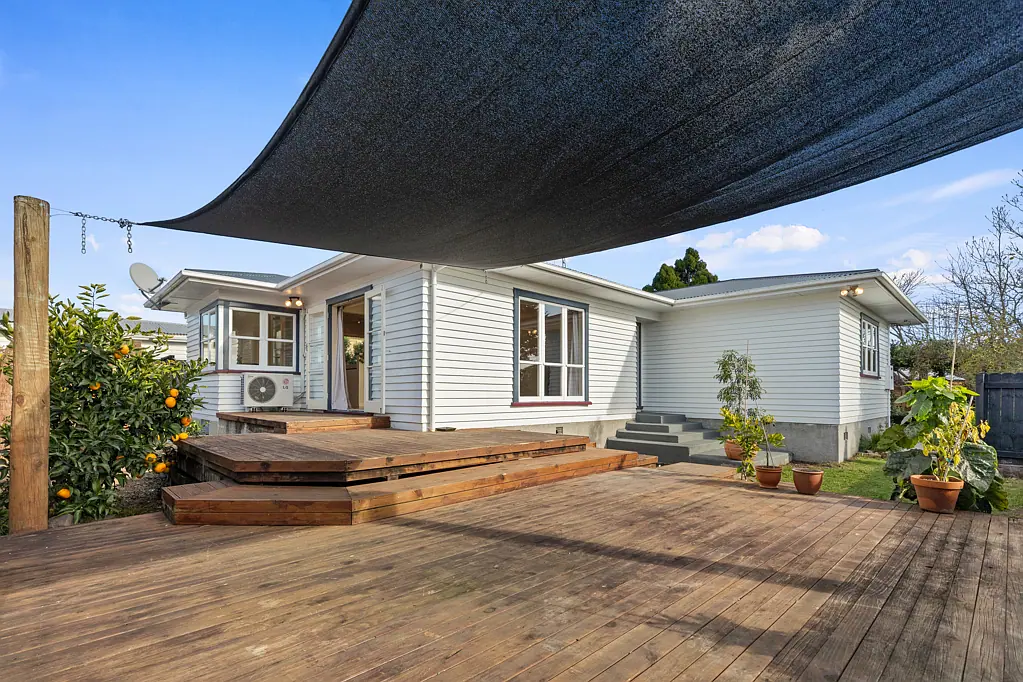 Te Puke 3 Bedroom Sunny, Stylish and Full of Character!