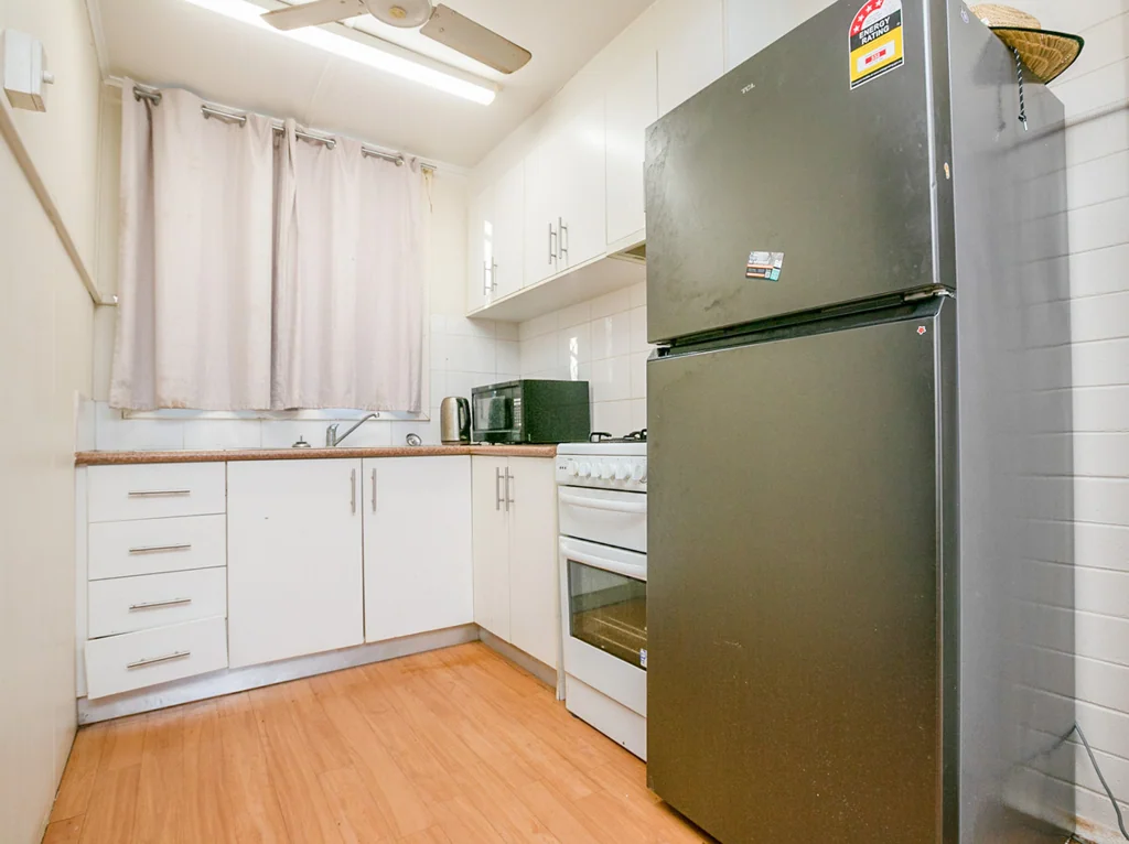 South Hedland 2房  ENTRY LEVEL - Double Story Super Tidy Unit / Townhouse - Front & Back Yards!