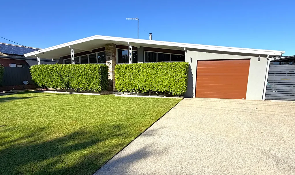 Deniliquin 3房  Picture Perfect Home in A1 Location Where Forests and Fairways Await!