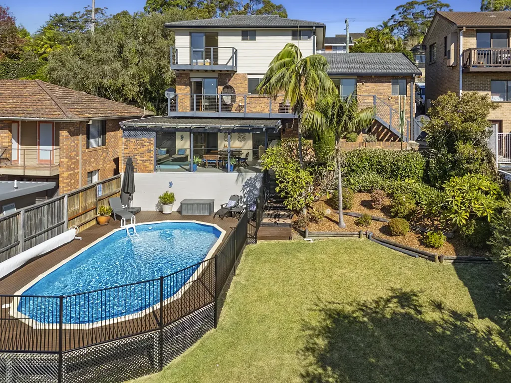 Beacon Hill 4 Bedroom IMPRESSIVE FAMILY HOME CAPTURING BUSH VIEWS
