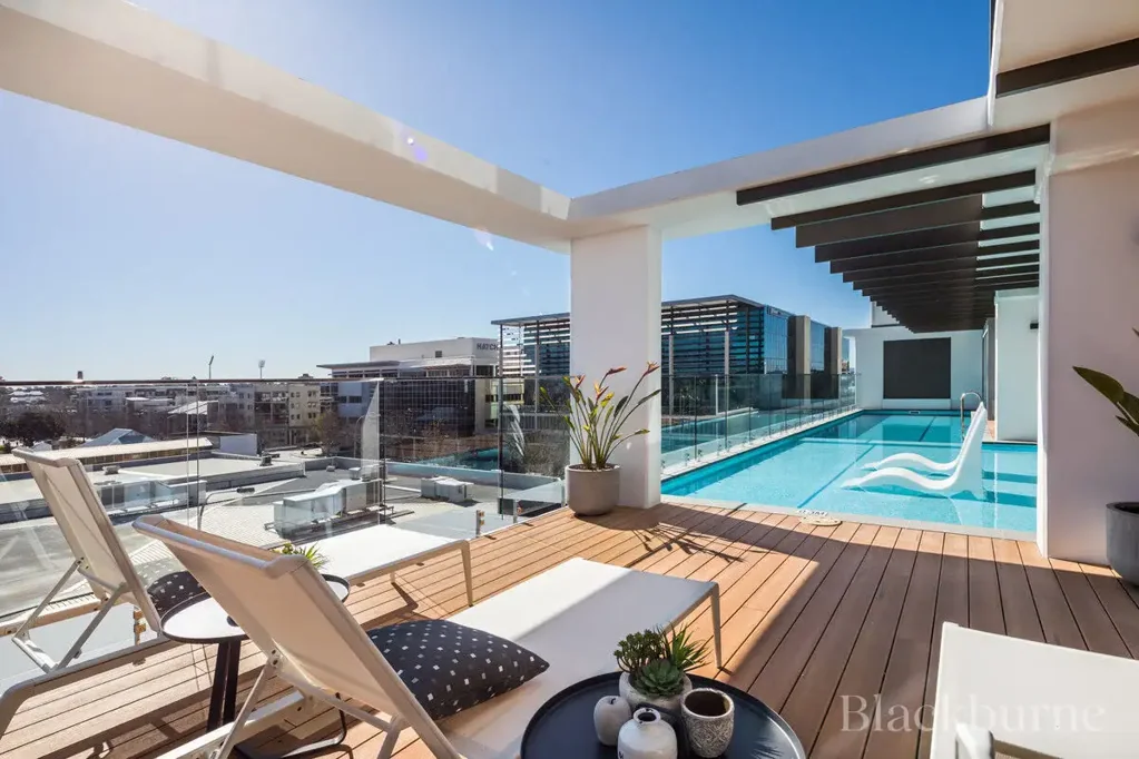 LIVE IN LUXURY