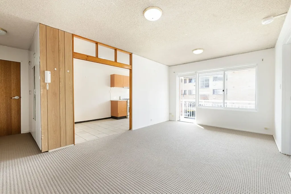 Spacious 2-Bedroom Apartment with Car Space