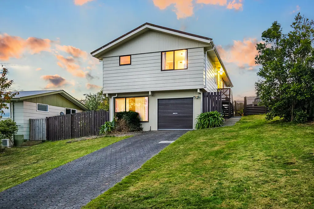 4 Gaff Place, Whitby, Porirua, Wellington