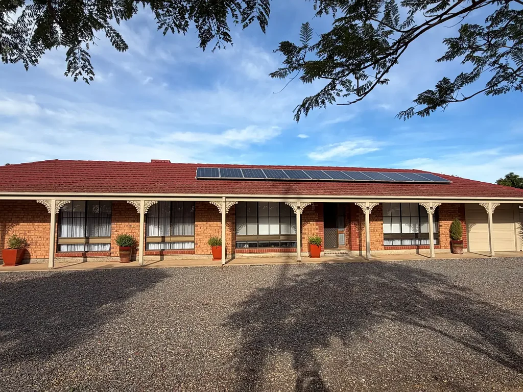 Murray Bridge 5房  Spacious Family Home On Easy Care Allotment