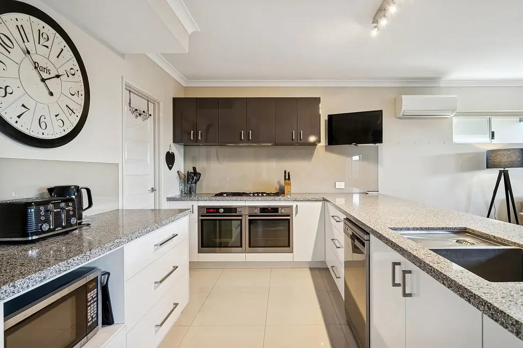 Aveley 4침실 Two Homes in One: Exceptional Multi-Generational Living Opposite Bushland