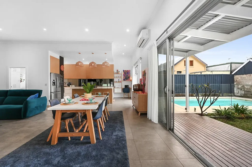 Semaphore 3Zimmer Character Up Front, Lifestyle Out Back