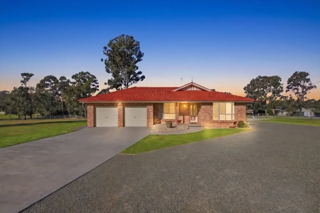 Thirlmere 3 Slaapkamer 6113m WITH 2 ROAD FRONTAGES !