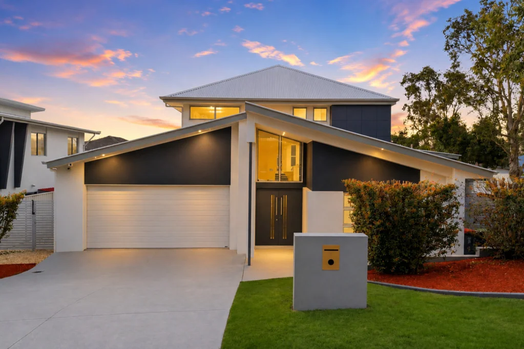 Eight Mile Plains 6غرفة نوم One Address, Two Front Doors: Renovated Six-Bedroom Home with Self-Contained Granny Flat
