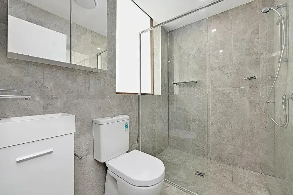 Up Market Studio - Appliances Included!