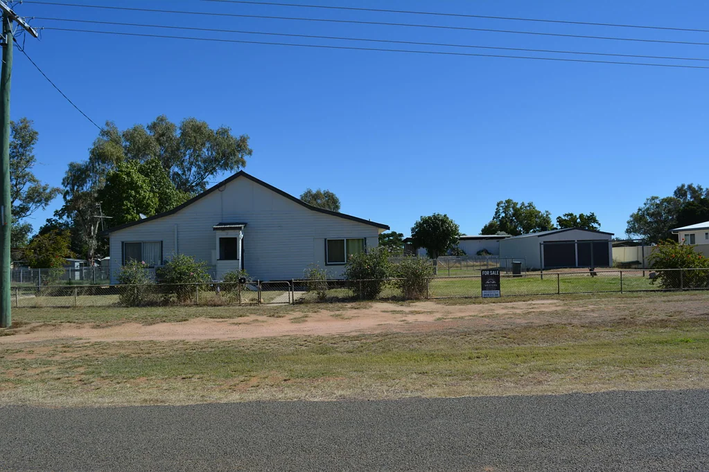 Blackall 4房  Charming Renovated Queenslander on a Spacious 2,023m² Block