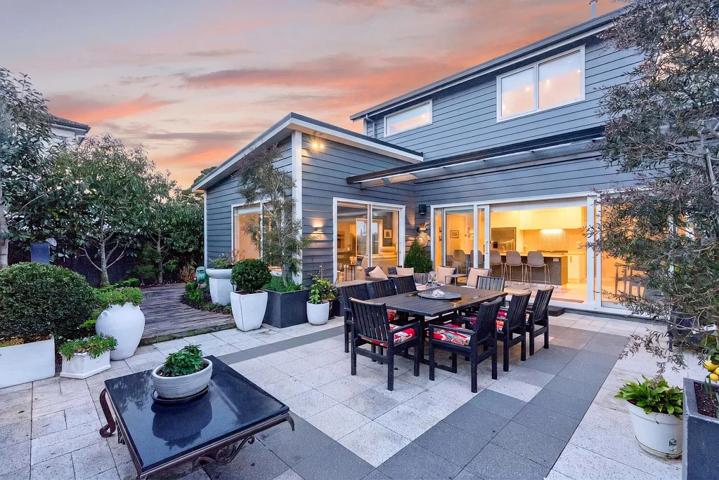 Lower Hutt 3 Bedroom A Hidden Sanctuary: Luxury & Lifestyle