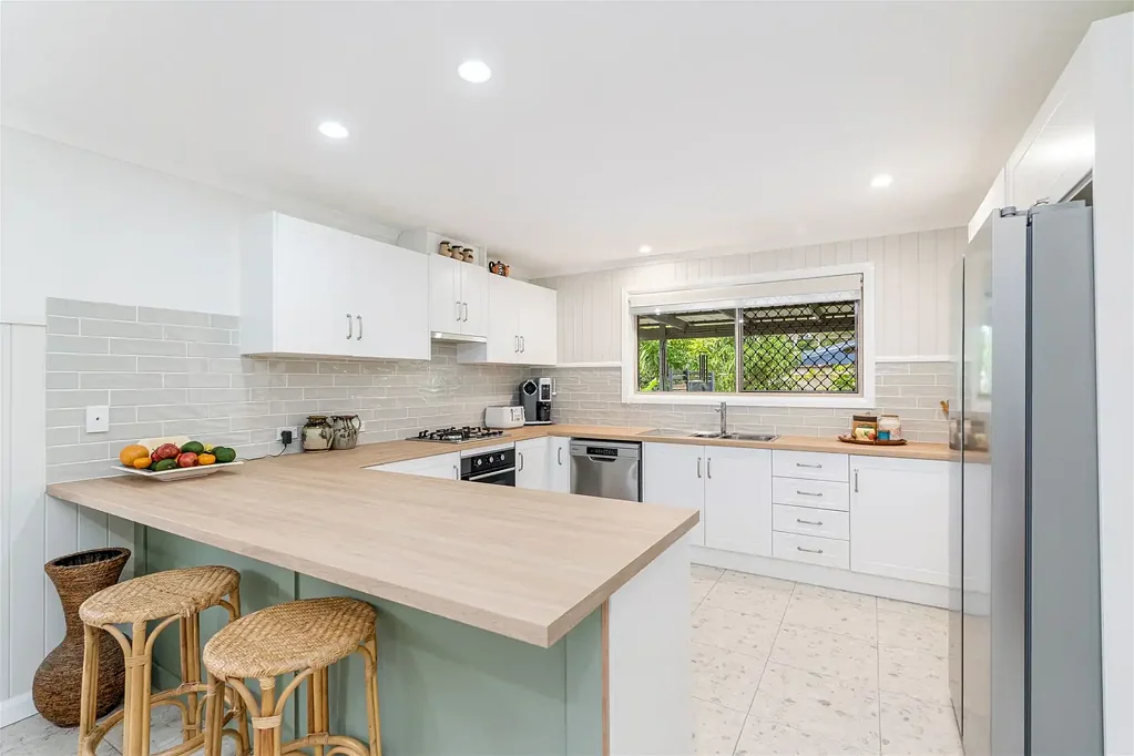 Urangan 3कमरा Completely Renovated Coastal Stunner –Walking distance to Esplanade