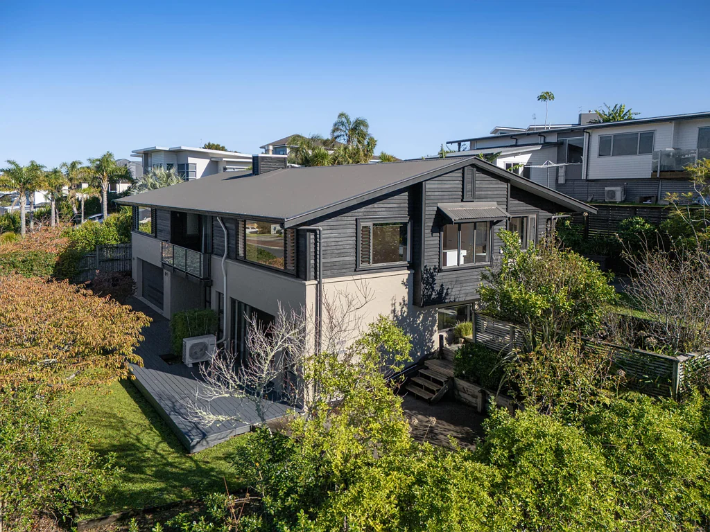 Orewa 4 Slaapkamer Versatile - Spacious - Solid Concrete Construction