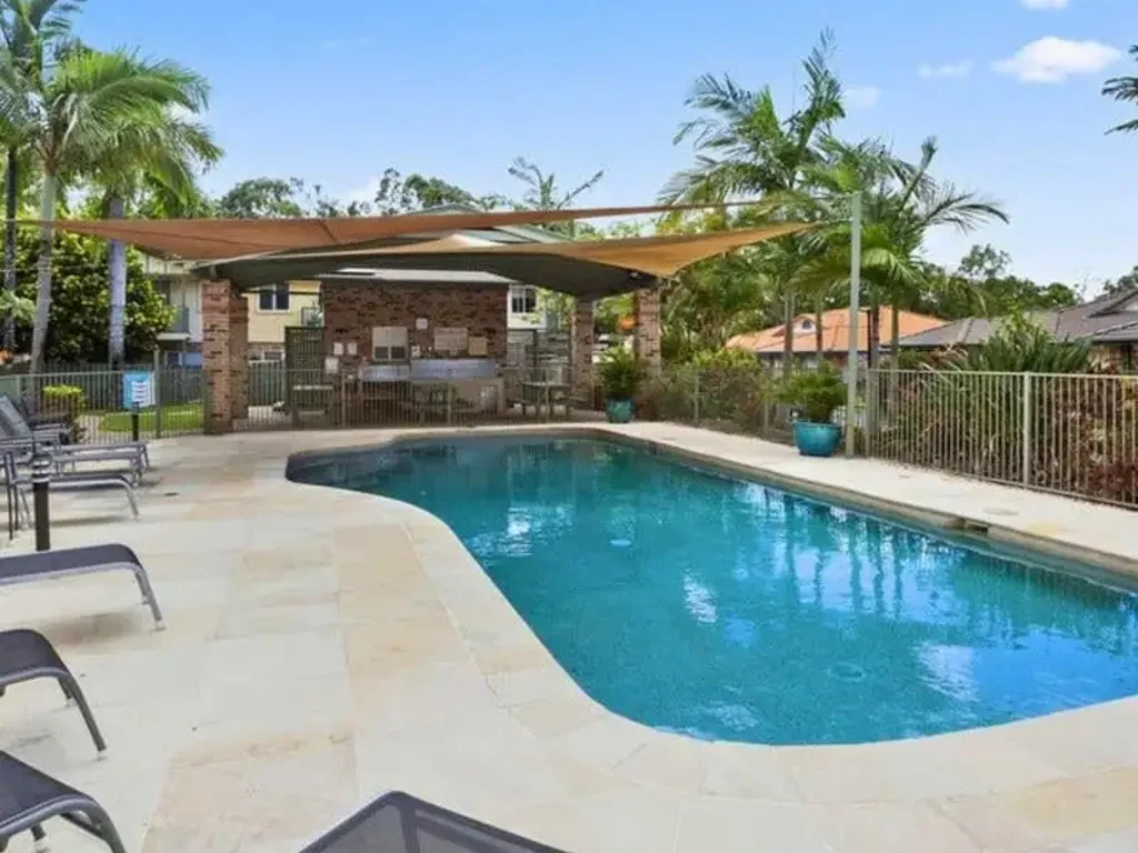 SPACIOUS TOWNHOUSE LIVING IN A PRIME MUDGEERABA LOCATION