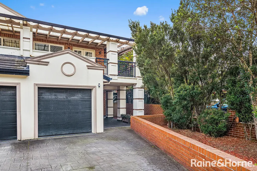 Bexley 4침실 Outstanding Family-Friendly Torrens Title Duplex