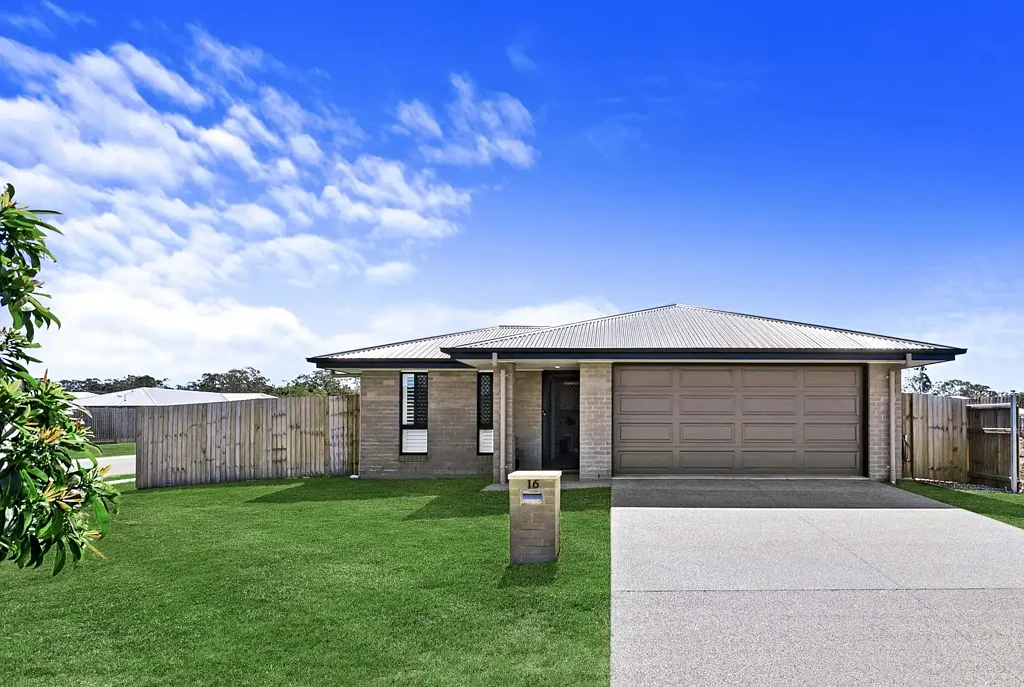 Wondunna 3 Bedroom 1 Year Old Home - Room for a Huge Shed and Pool!