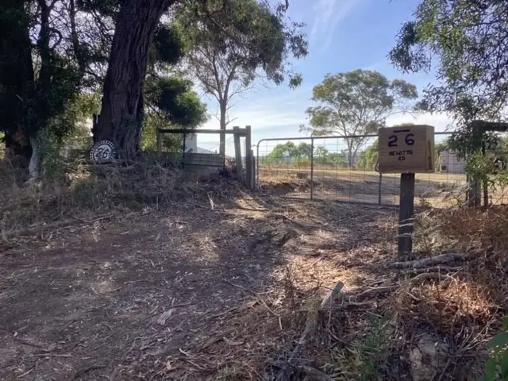 Linton  .75Ha (1.77 acres); Elevated Homesite; Town Water & Power Connected
