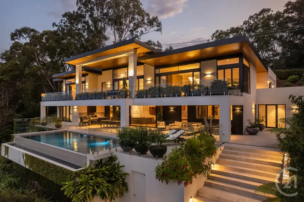 Doonan 4ਬੈੱਡਰੂਮ European Inspired Luxury - Views from Noosa to Coolum
