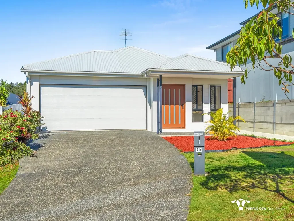 Ducted Air Con // 2x Living // Close to Lake // Walk to School, parks and shops.