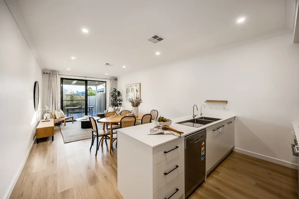 Campbelltown 3 Slaapkamer Elevated Torrens-Titled Townhouse Living