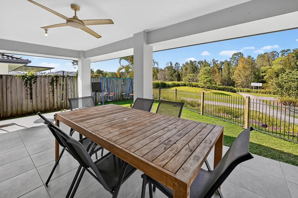 Pimpama 3房  Stylish Entertainer with Parkland Views