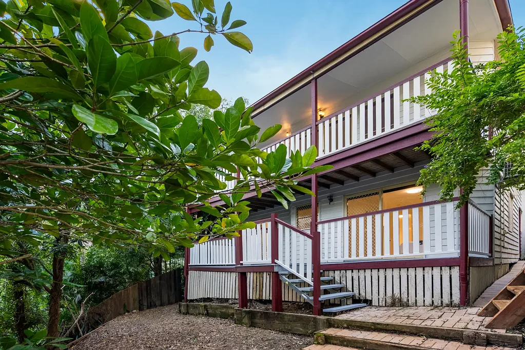 St Lucia 4Moenga Elevated Position, Minutes From UQ,  Transport and Prestigious Schools