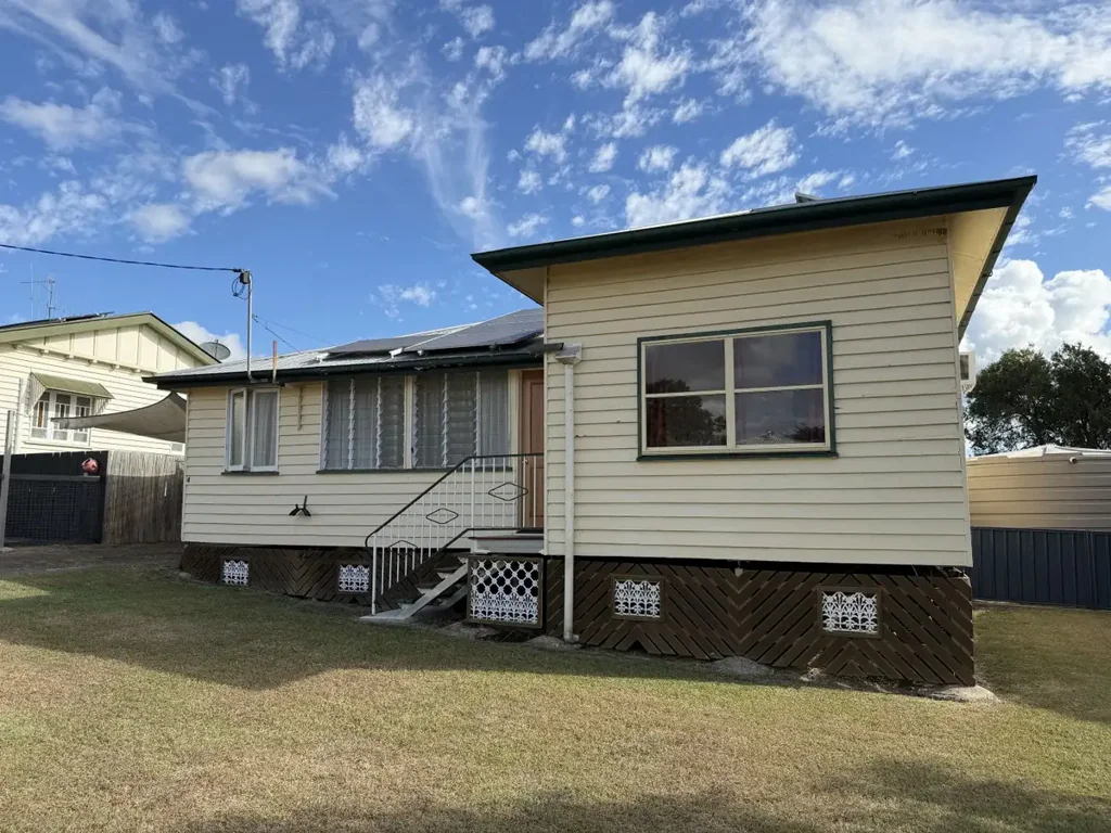 Monto 3房  Family Home with Sheds & Solar!