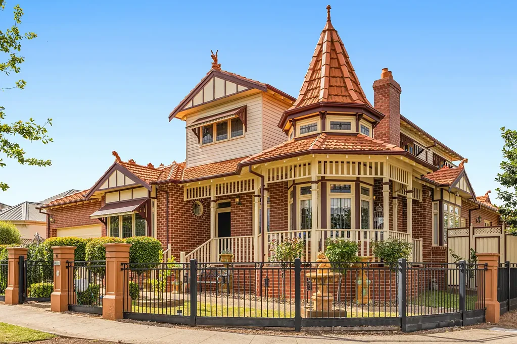 10 Woodbury Avenue, Caroline Springs, VIC 3023