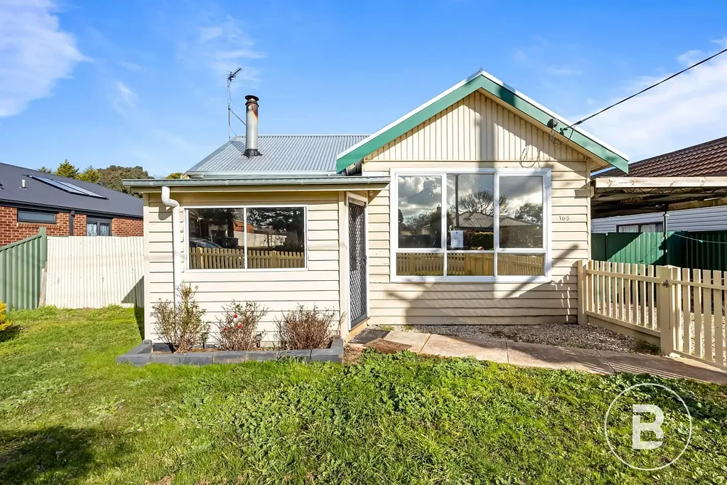 Sebastopol 2房  GREAT OPPORTUNITY IN POPULAR SEBASTOPOL