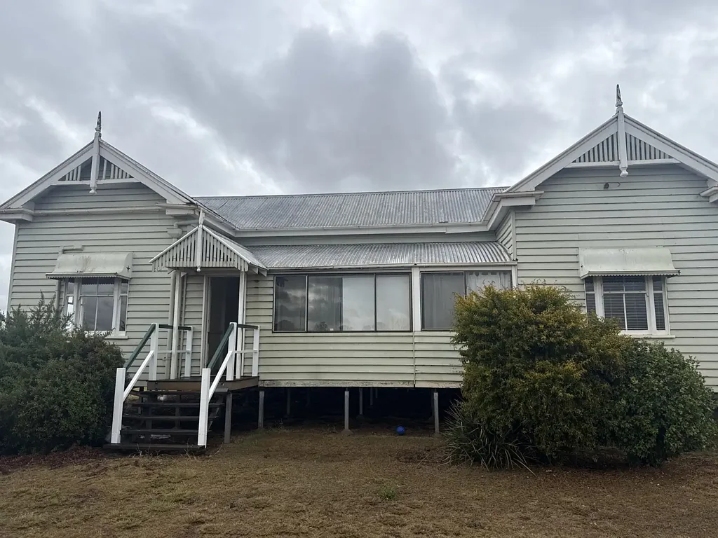 Available now!  3 bedroom - Timber home with rural views