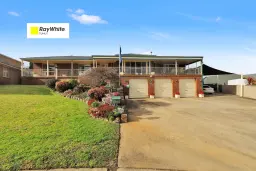 8 COOLAMINE CCT, Tumut