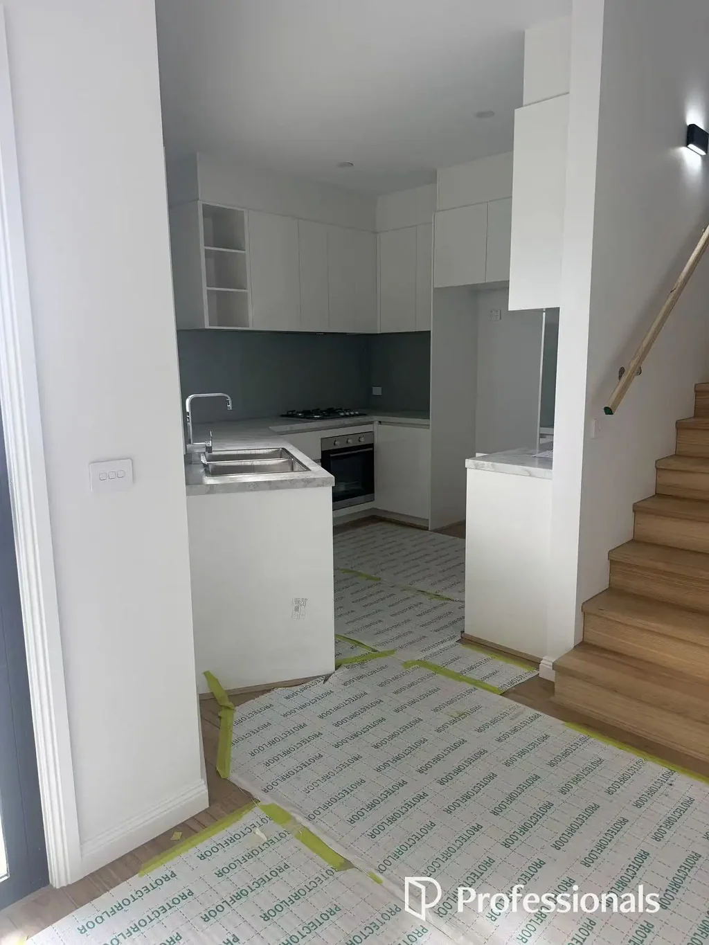 Bentleigh East 4 Slaapkamer Brand-New Townhouse Nearing Completion | Prime Location | Exceptional Value