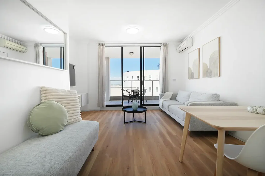 1 BED APARTMENT WITH BALCONY – SHORT TERM RENTAL @DARLING HARBOUR WITH VIEW