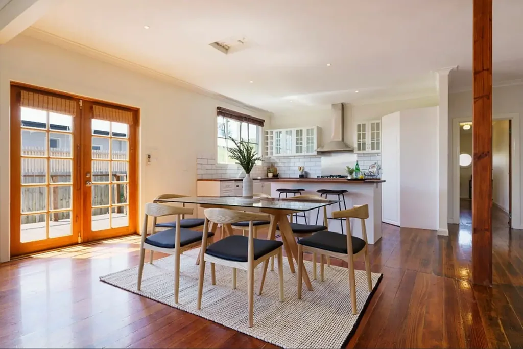 Campbells Creek 3chambre Light-Filled Character Home with charm in Campbells Creek