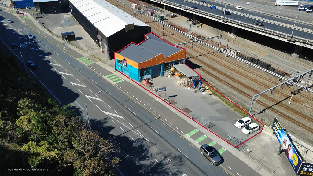 Kaiwharawhara City Fringe Warehouse with Yard