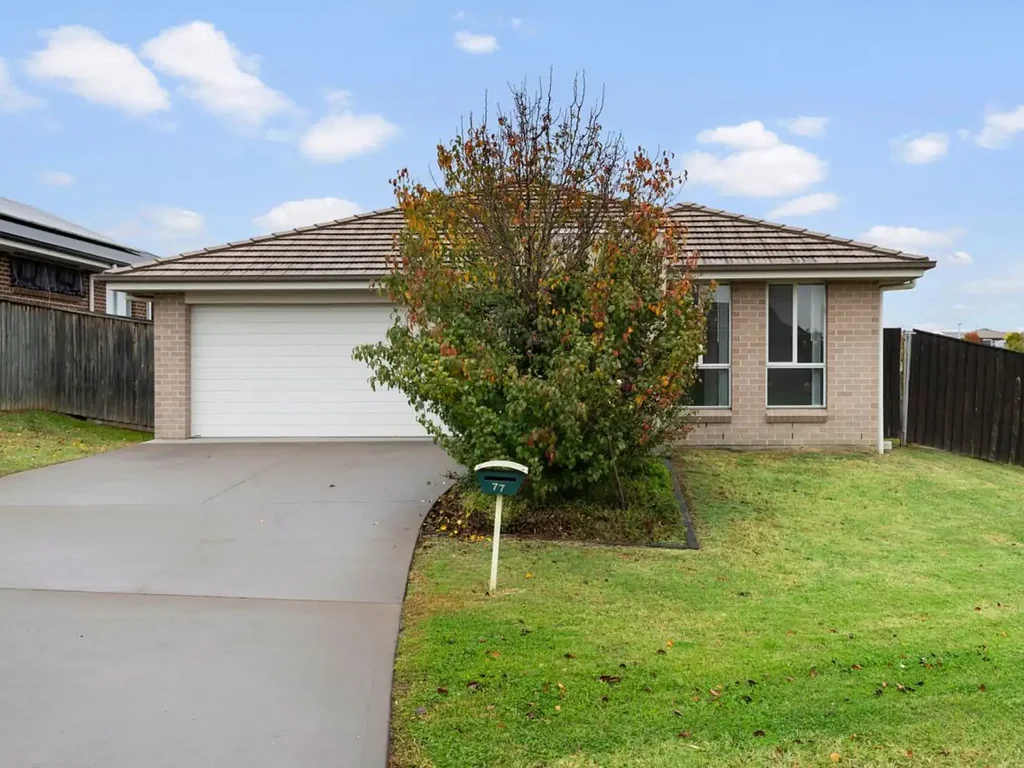 Modern Comfort, Space & Convenience in a 4 bedroom home
