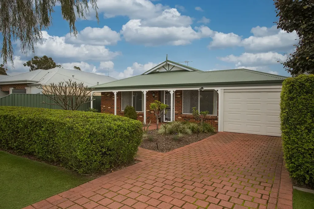 Lockridge 4 Bedroom Spacious Home with Gorgeous Outdoor Area - Freshly Painted and Ready to Go!