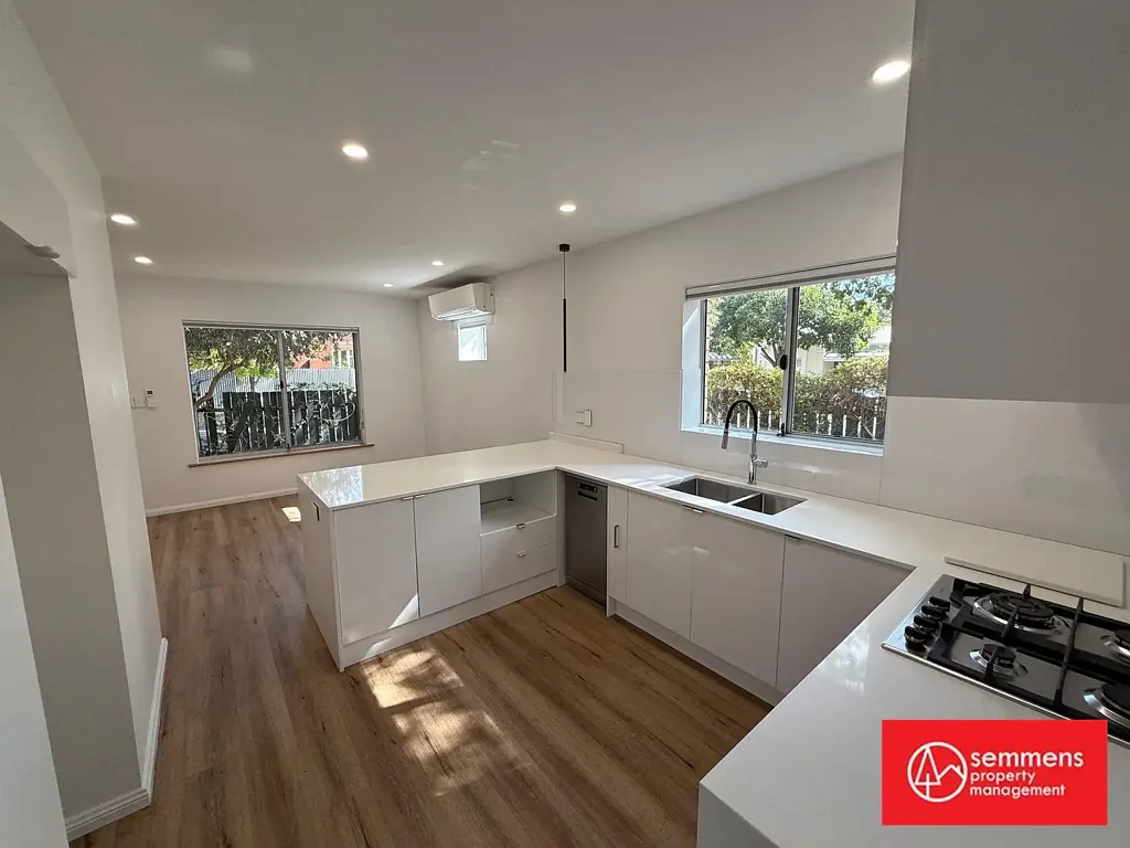 AMAZING LOCATION - BEAUTIFULLY RENOVATED LIGHT BRIGHT 2 BEDROOM UNIT - PRIVATE GARDEN