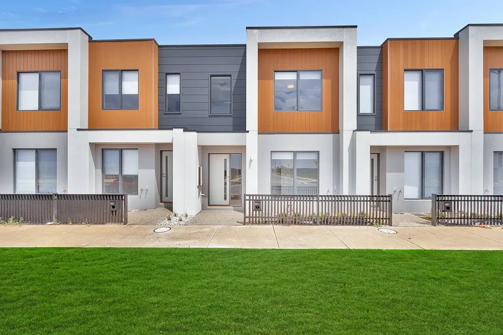 NEW BUILD FOR RENT IN MAMBOURIN