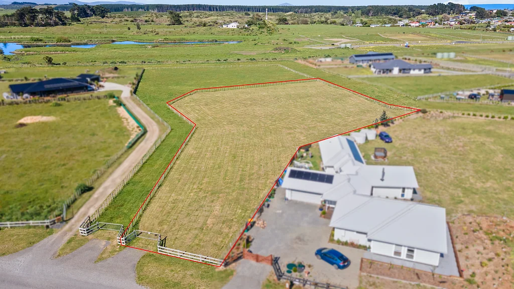 Waitarere Beach Discover Mowhia Grove: Your ideal location