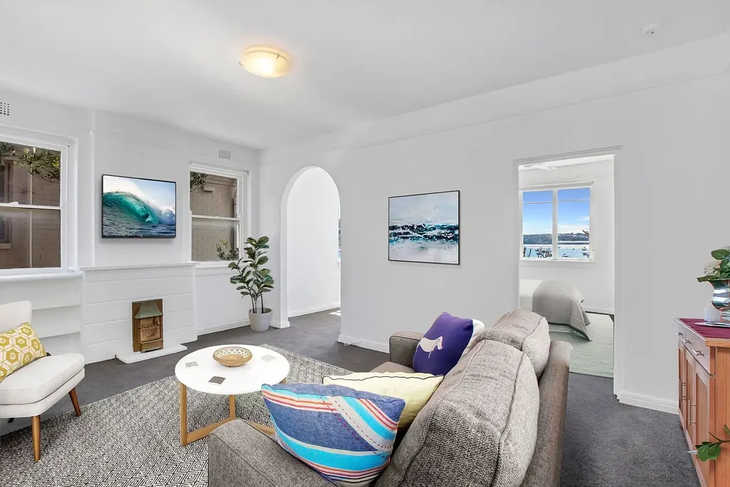 Absolute Waterfront - 2 Bedroom Apartment