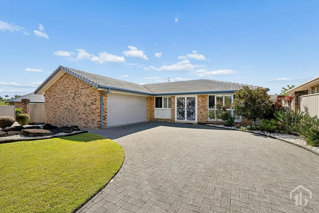 Banora Point 3Kwarto Immaculate Single-Level Living with Private Outdoor Appeal