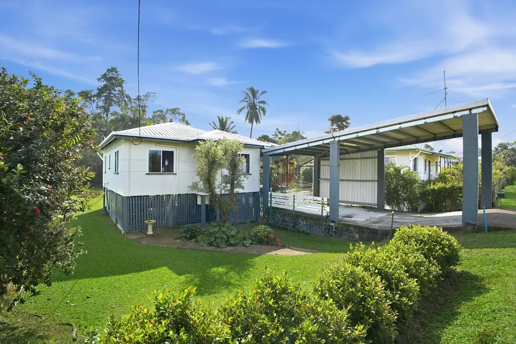 Tully 2ห้องนอน Creekside Timber Charm with Space, Privacy and Town Convenience