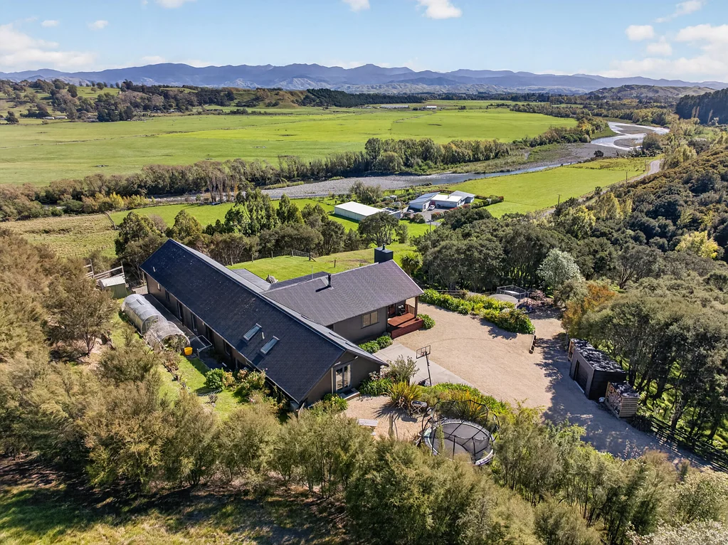 Masterton 5Zimmer Beautiful Self Sufficient Family Living-BEO $1.38m