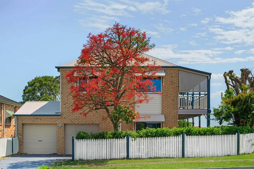 2 Picton Parade, Wynnum, QLD 4178