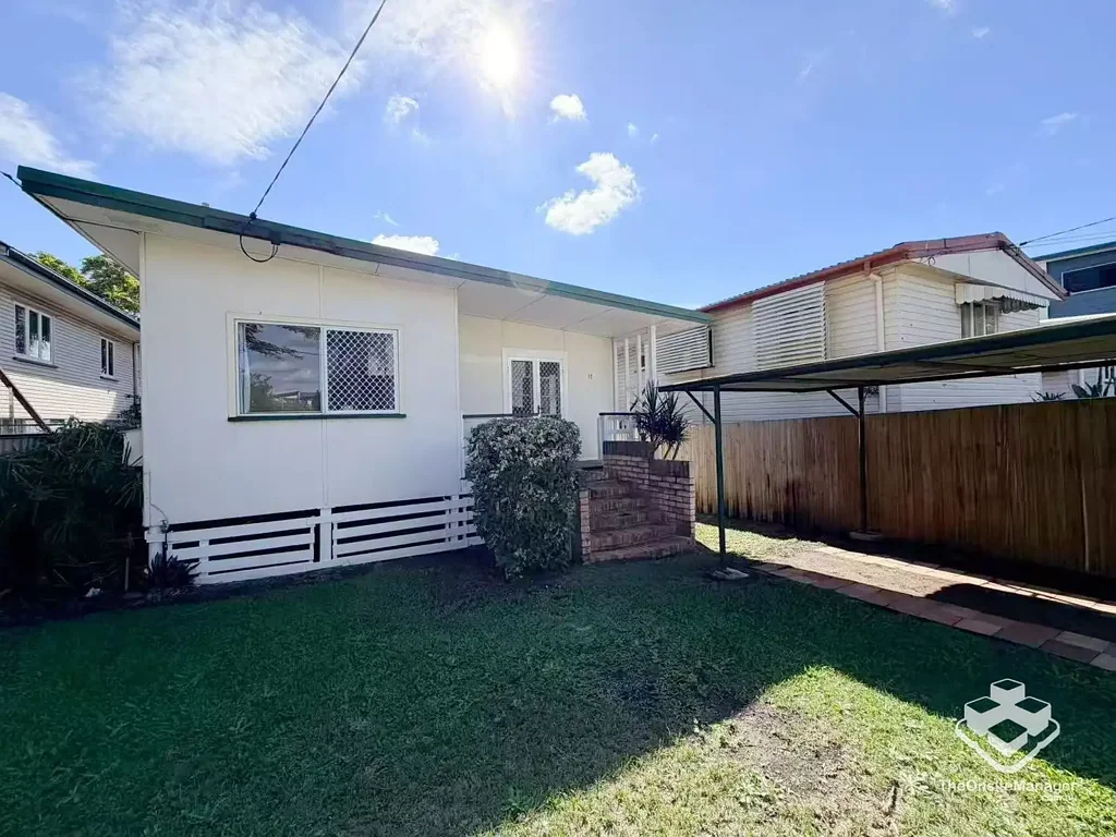 Charming Queenslander with Spacious Yard in the Heart of Murarrie