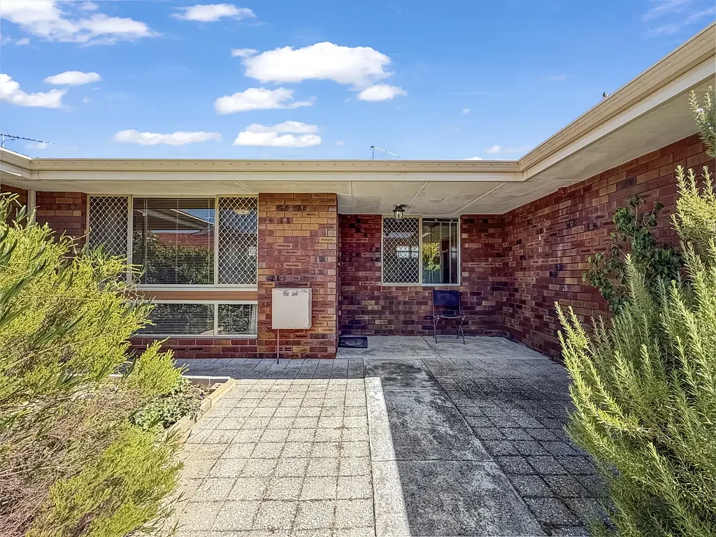 Low-maintenance living in the heart of Rockingham.