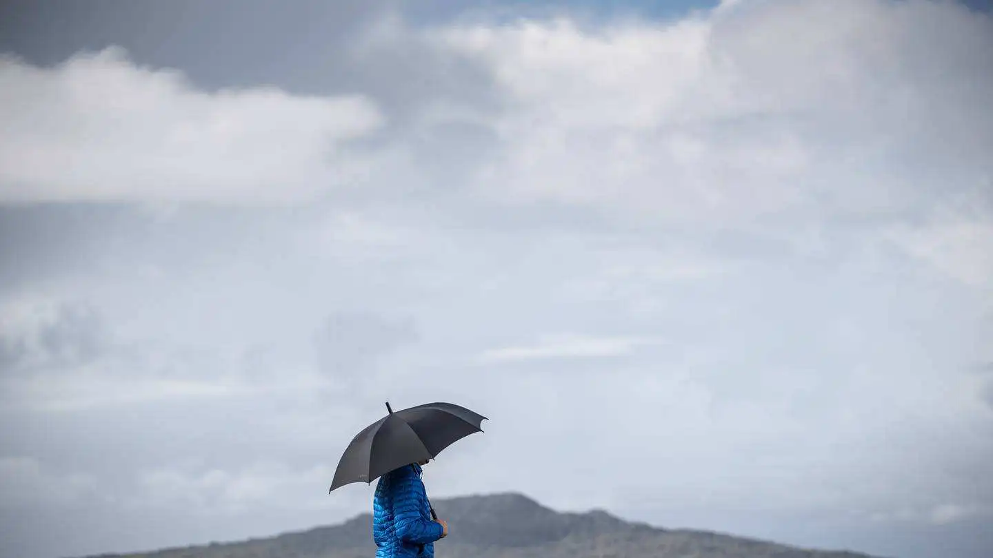 大雨引发洪水，奥克兰火车多路段停运，晚高峰行驶缓慢