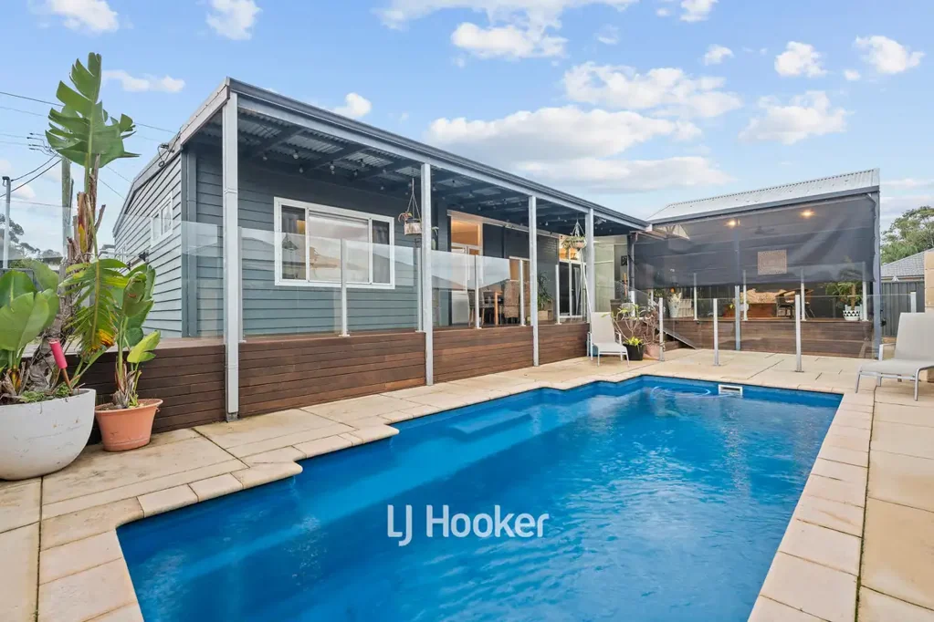 South Bunbury 3침실 Renovated Coastal Gem � Just short walk to beach!